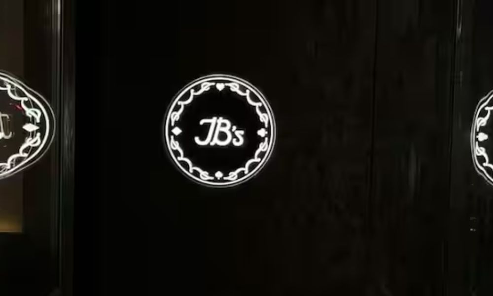 JB’s bar Agra, best cocktail bar in Agra, luxury bar and brewery in Agra, Indian-inspired cocktails,